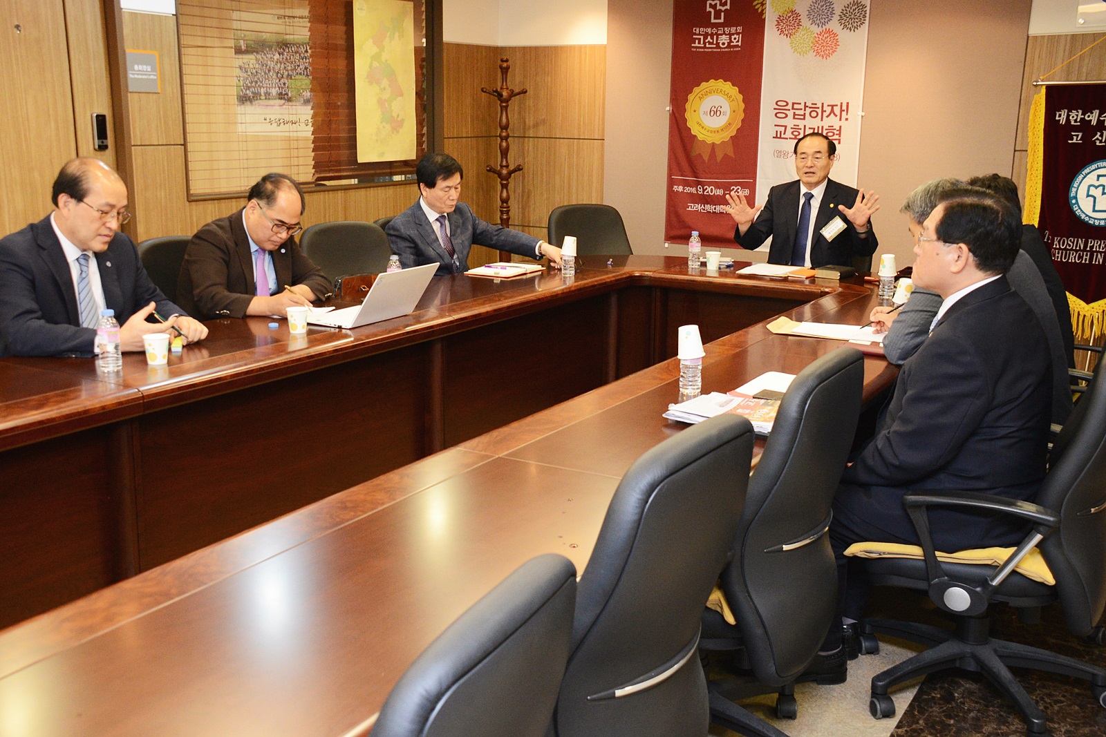 ▲ 총회 임원들과 SFC 지도위원들이 10월 7일(금) 오후 서울 고신총회회관에서 모임을 갖고, SFC 조사위원회를 조직했다.