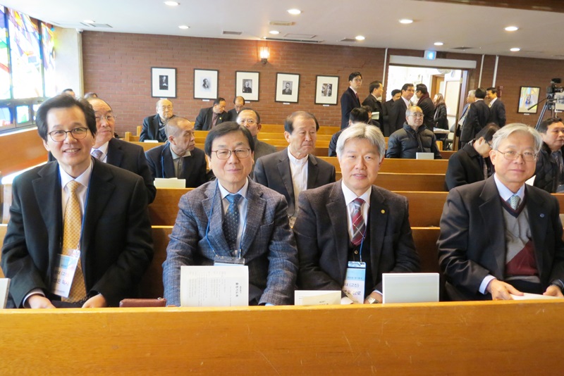 ▲한장총 정기총회에 참석한 총대. 왼쪽부터 최성은 목사, 김상석 목사, 박영호 장로, 배종규 장로