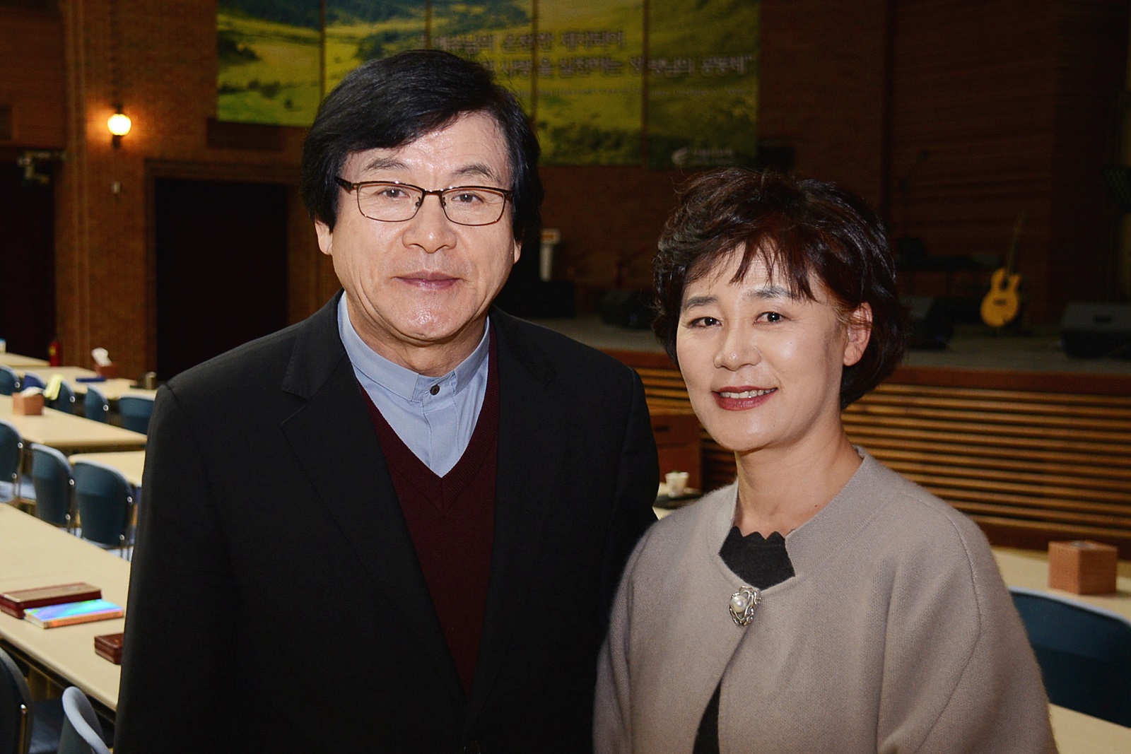 ▲ ㈔내적치유사역연구원 대표 주서택 목사(왼쪽)와 김선화 사모 부부