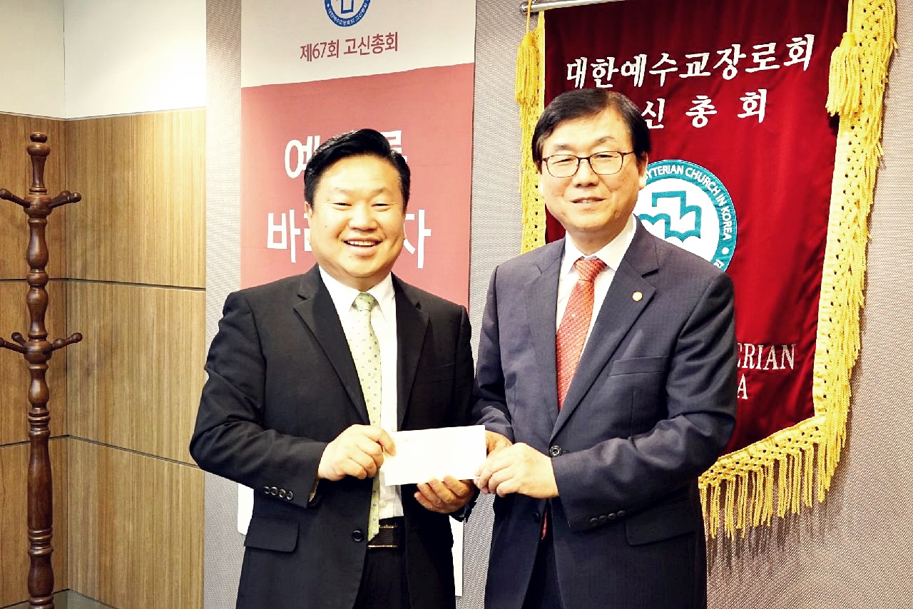  ▲ 이상일 목사(왼쪽)와 김상석 총회장