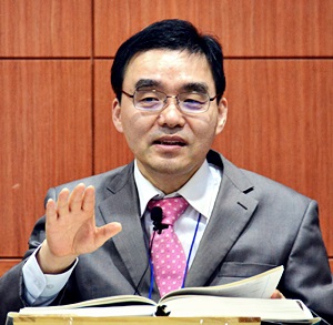 ▲ 한국컴퓨터선교회(kcm.kr) 대표 이영제 목사가 바이블 웨이 내용에 대해서 강의하고 있다.