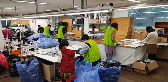 ▲ 한국장애인녹색재단 녹색섬유사업단 옷 만들기