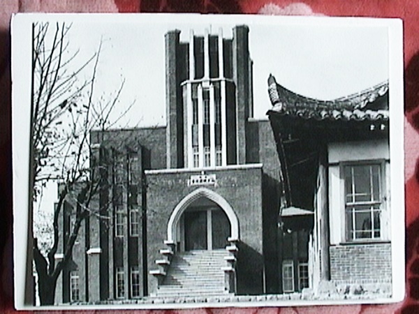 ▲ 산정현교회 새로 지은 교회당(250평)(왼쪽)과 구 교회당