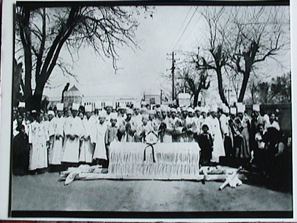 ▲ 주기철 목사 장례식 광경 (옛 사진들 웅천교회 제공)