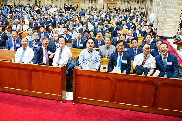 ▲ 지난 해 9월 열린 제69회 고신총회에 참석한 총대들.