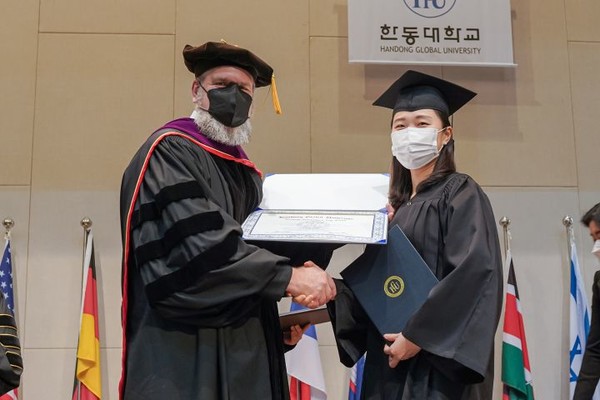 한동대 국제법률대학원 졸업생, 미 변호사 시험 21명 합격 한동대 국제법률대학원 졸업생, 미 변호사 시험 21명 합격